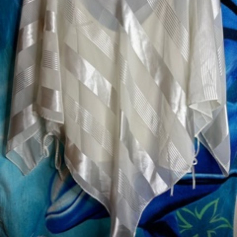 Dress Barn Tunic with Cami - Picture 2 of 6